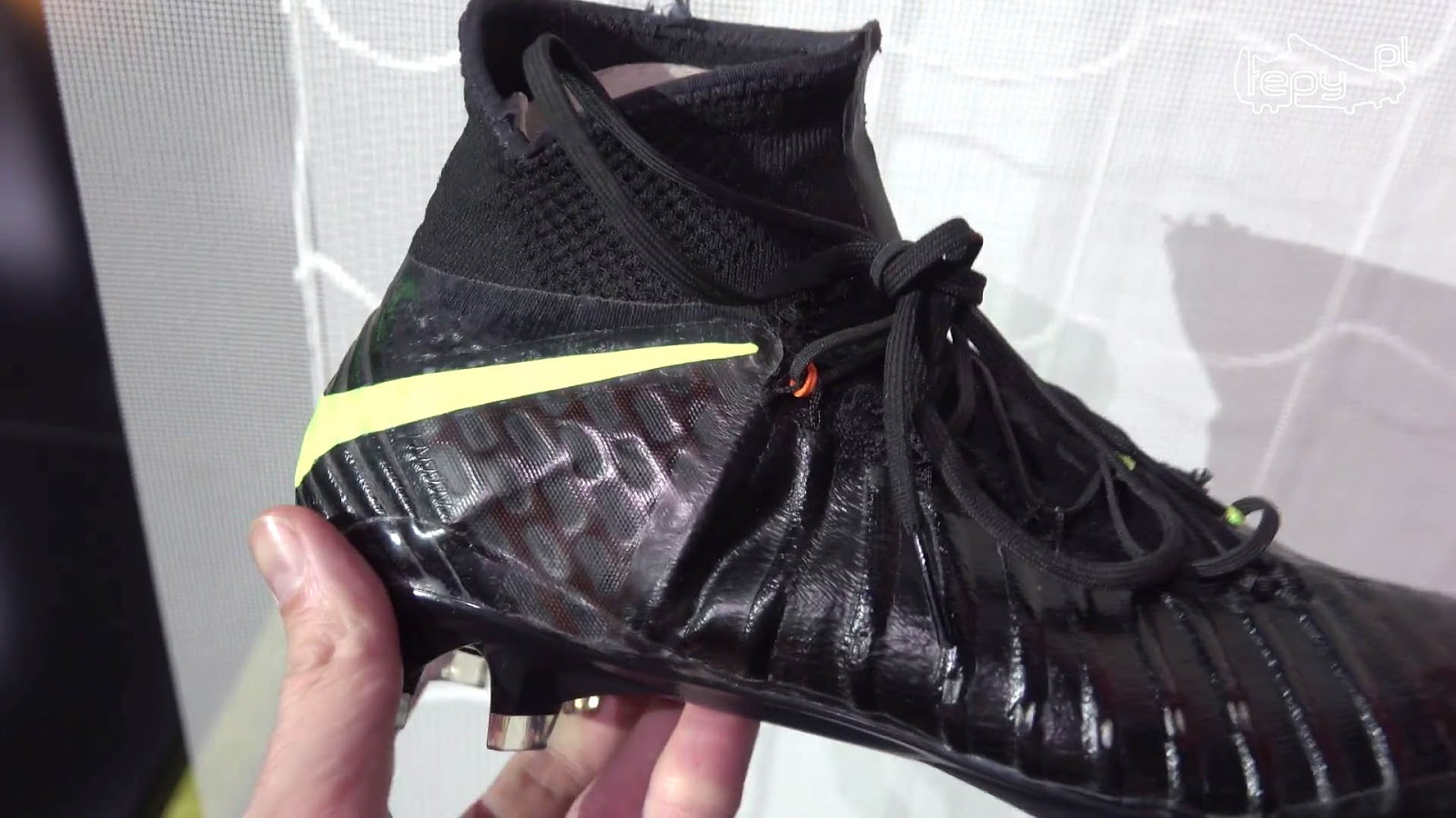 Adult v Kids Hypervenom Nike Jnr & Children's Phantom 2